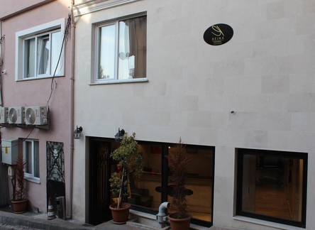 Отель The Reina Hotel