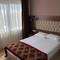 Отель The Reina Hotel