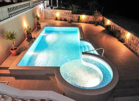 Отель Pontus Luxury Apartments