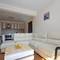 Отель Apartments Maini