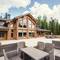 Отель Cosmos Collection Izumrudny Les Hotel