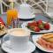 Отель Hotel Caravita