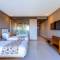 Отель Vouk Hotel & Suites