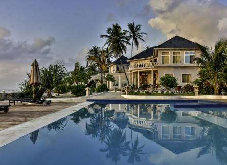 Отель Jafferji Beach Retreat