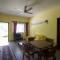 Отель Surfers Beach Self Catering Chalets