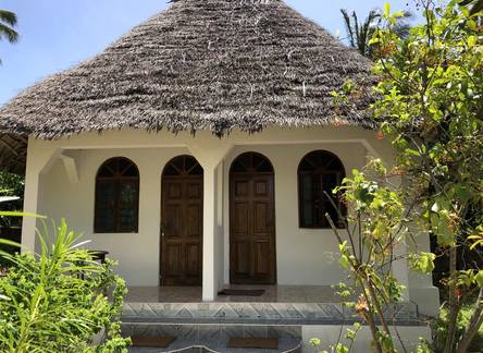 Отель Blue Earth Beach Bungalows