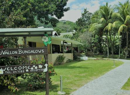 Отель Beau Vallon Bungalows