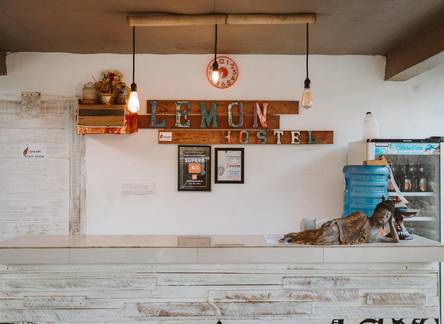 Отель Lemon Hostel Lembongan