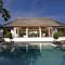 Отель Crown Bali Villa Seminyak