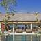 Отель Crown Bali Villa Seminyak
