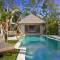 Отель Crown Bali Villa Seminyak