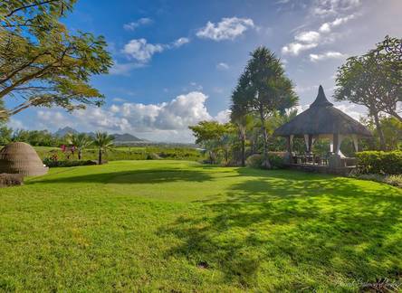 Отель Bubble Lodge Ile aux Cerfs