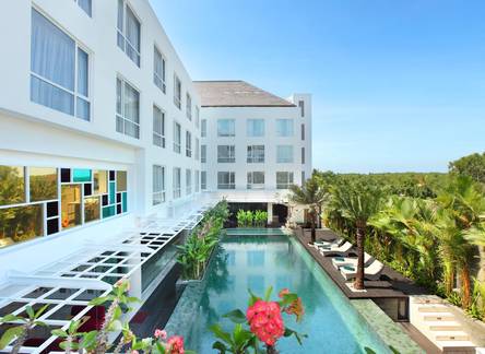 Отель Mercure Bali Harvestland Kuta