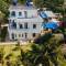 Отель Vida Loca Resort & Sunset Beach