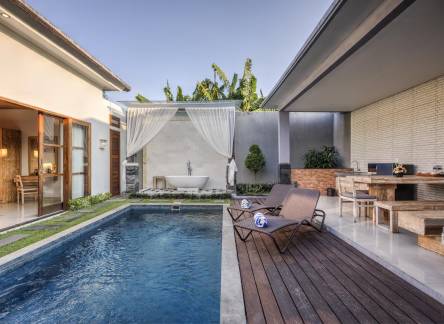 Отель Grand Kesambi Resort and Villa