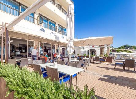 Отель Hostal Port Corona