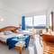 Отель Hostal Port Corona