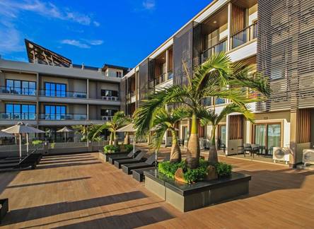 Отель Two Seasons Coron Bayside Hotel