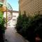 Отель Sasha & Son Boutique Hotel