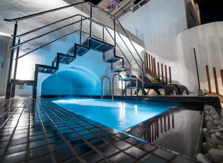 Отель Daydream Luxury Suites