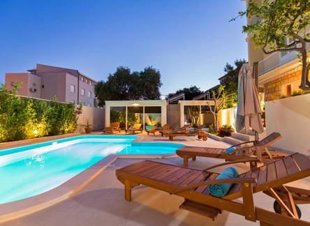 Отель Apartments St Thomas