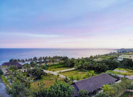 Отель Komaneka at Keramas Beach