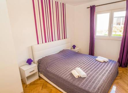 Отель Apartments Kike Ana
