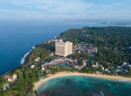 Отель Araliya Beach Resort & Spa