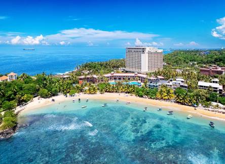 Отель Araliya Beach Resort & Spa
