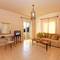 Отель Lambrinos Suites