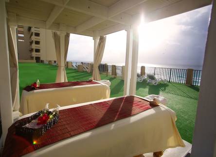 Отель The Royal Islander – An All Suites Resort