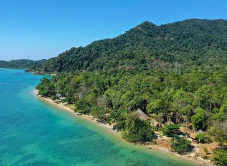 Отель The Tropical Beach Resort