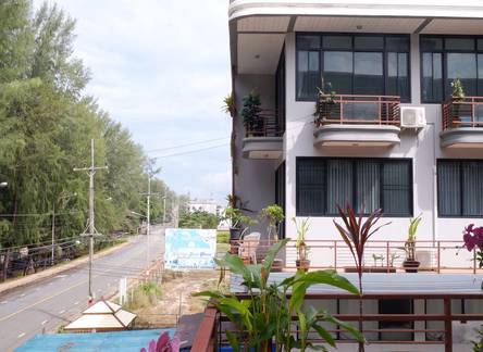 Отель Rayong Sea View Apartment