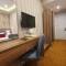 Отель Grand Midway Hotel