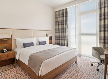Отель Staybridge Suites Dubai Al-Maktoum Airport, an IHG Hotel