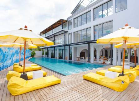 Отель Anona Beachfront Phuket Resort