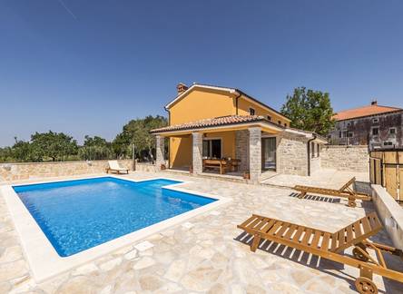 Отель New and Very Comfortable and Nice Decorated Villa With Pool for 8 People