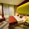 Отель White Peak Hotel (Белый Пик)