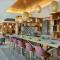 Отель DoubleTree by Hilton Sharjah Waterfront Hotel And Residences