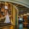 Отель The WB Abu Dhabi, Curio Collection By Hilton