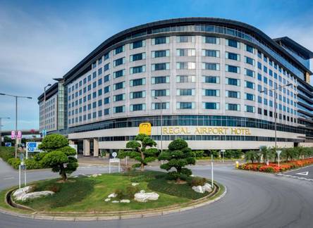 Отель Regal Airport Hotel