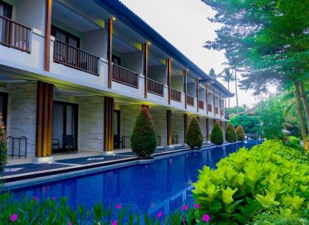 Отель Grand Whiz Hotel Nusa Dua