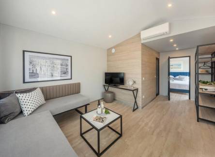 Отель Gava Waterman Milna Resort