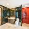 Отель Coco Retreat Phuket Resort and Spa, Chalong