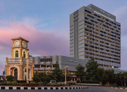 Отель Courtyard by Marriott Phuket Town