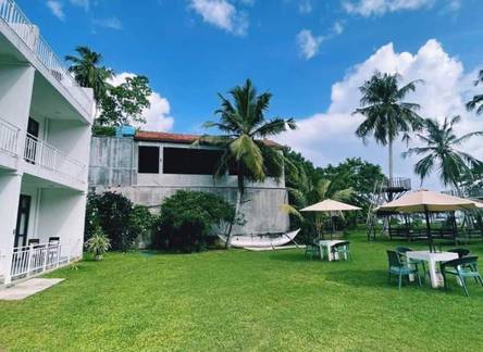 Отель Seacoast Sanctuary Beach Hotel