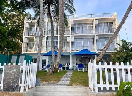 Отель Smeralda Beach Hotel Dikwella