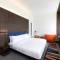 Отель Aloft Al Mina, Dubai