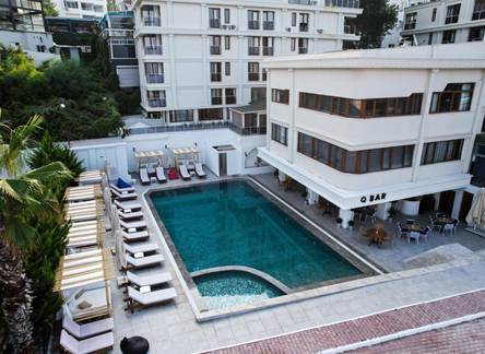 Отель Qinn Hotel
