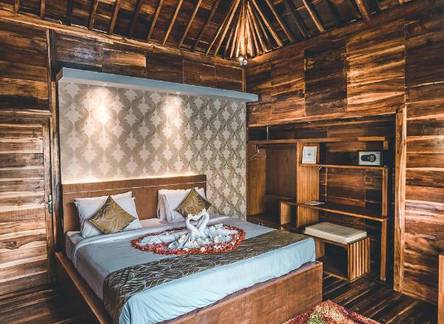 Отель Ocho Bali Surf Camp
